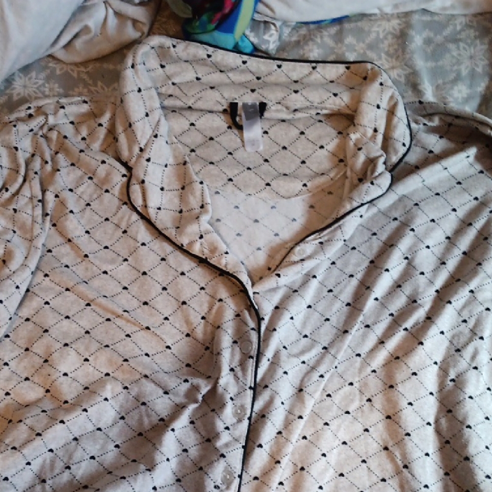 Women's White and Black Heart Patterned Pajama Set